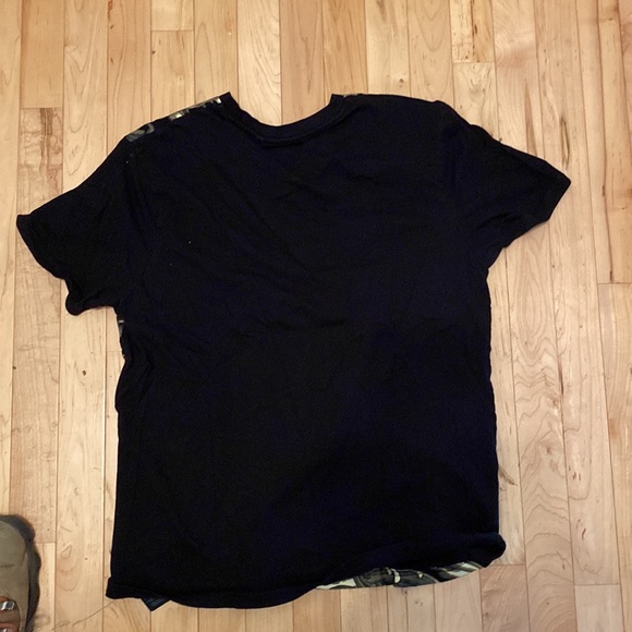 GUESS black and gold print men’s t shirt size Large - Picture 4 of 4